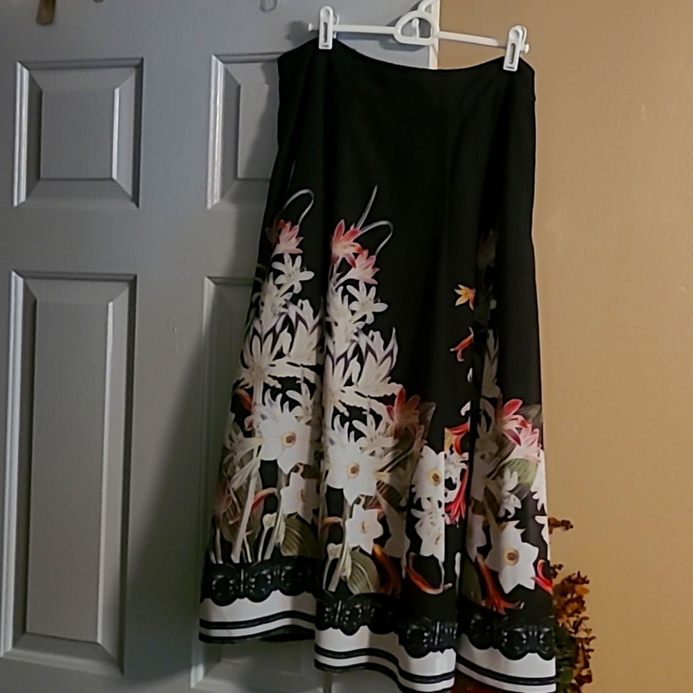 Soft surroundings skirt